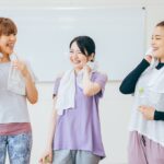 スタジオでの会話シーン