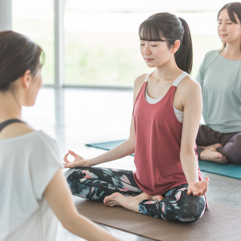 ヨガをする風景の画像